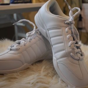 WHITE CHEER SHOES